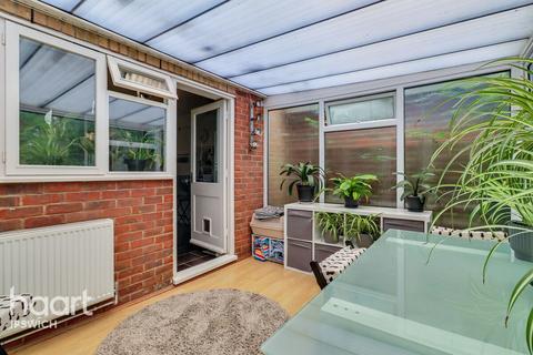 2 bedroom semi-detached house for sale, Finbars Walk, Ipswich