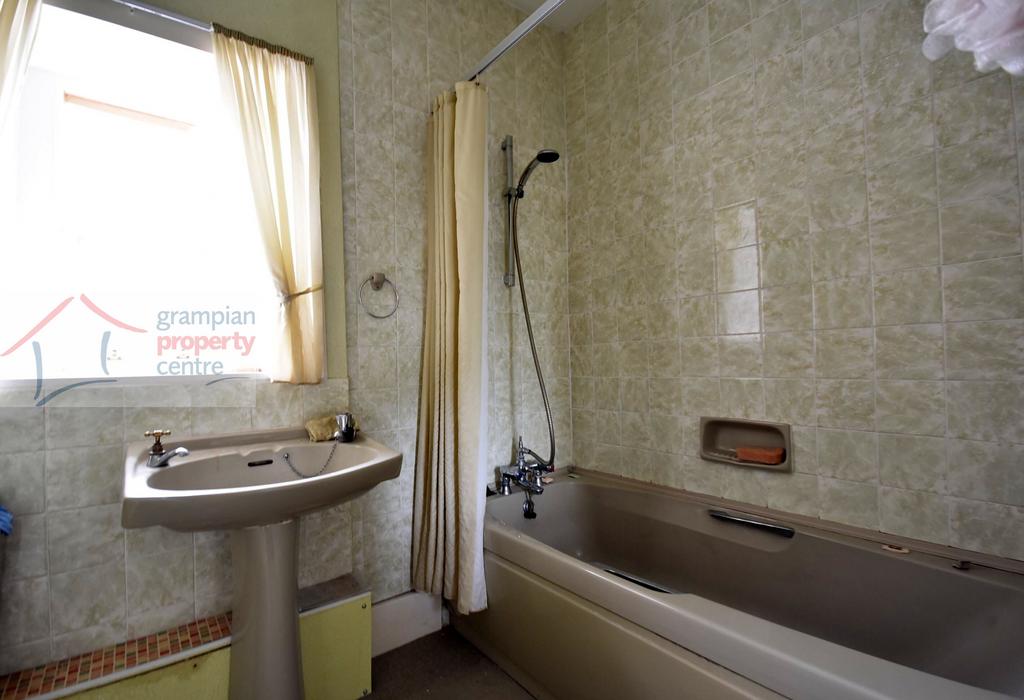 Bathroom .JPG