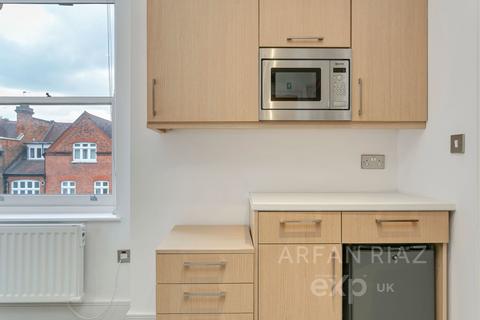 Studio to rent, Finchley Road, London NW3