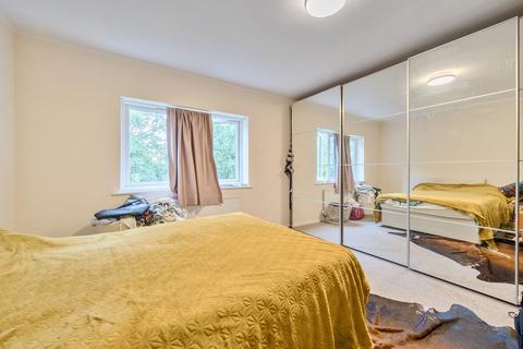 5 Pinewood Grove, London, W5 2AG