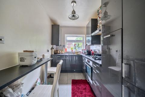 2 bedroom apartment for sale, Pinewood Grove, Ealing, London