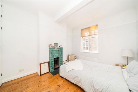 3 bedroom flat for sale, Bolton Crescent, London SE5