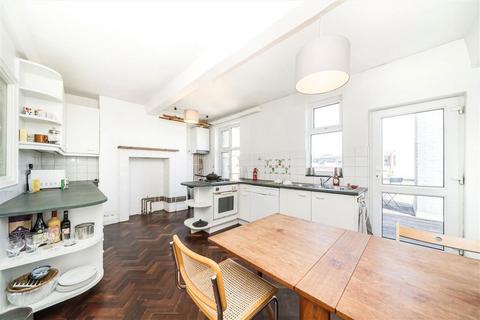 80b Bolton Crescent, London, SE5 0SE