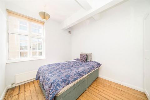 80b Bolton Crescent, London, SE5 0SE