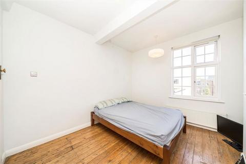 80b Bolton Crescent, London, SE5 0SE