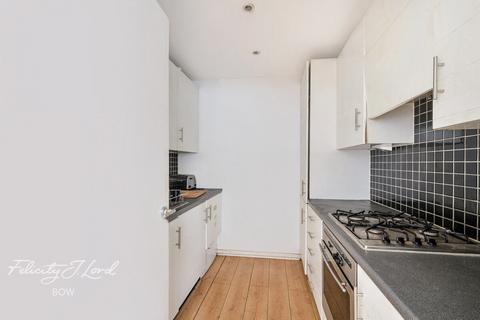 2 bedroom flat for sale, Plaistow Road, London, E13