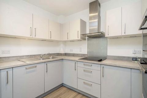 2 bedroom flat for sale, Avenue Road, London W3