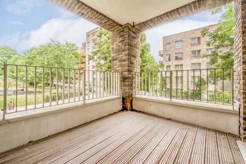 2 bedroom flat for sale, Avenue Road, London W3