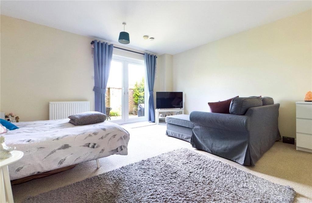 Apartment in Reading, Norcot - View 2