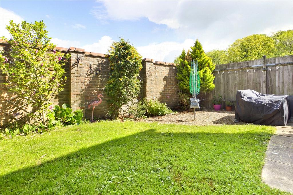 Apartment in Reading, Norcot - View 3