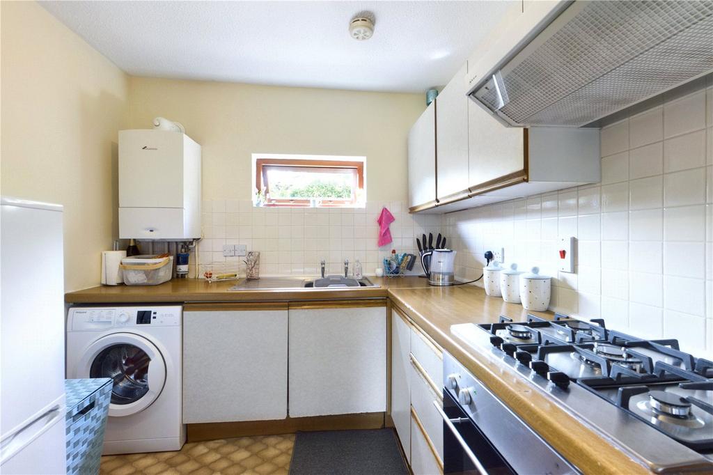 Apartment in Reading, Norcot - View 4