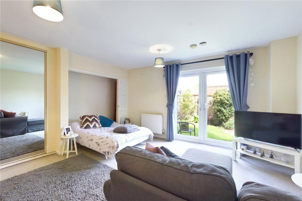 Apartment in Reading, Norcot - More