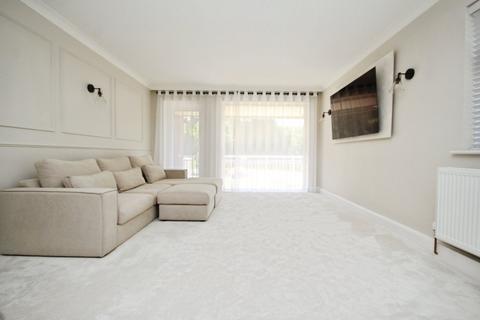 Flat 3, Earlswood, 21 Clarendon Road, Bournemouth, BH4 8AL