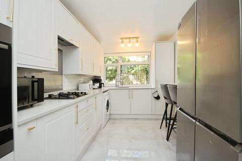 Flat 3, Earlswood, 21 Clarendon Road, Bournemouth, BH4 8AL