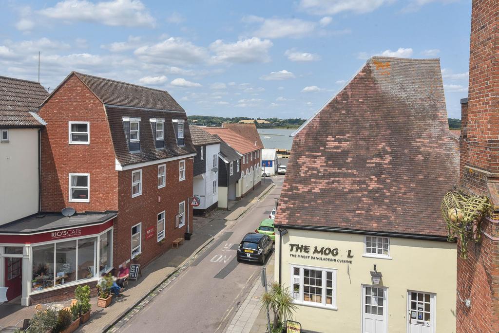 Flat three bedroom one view