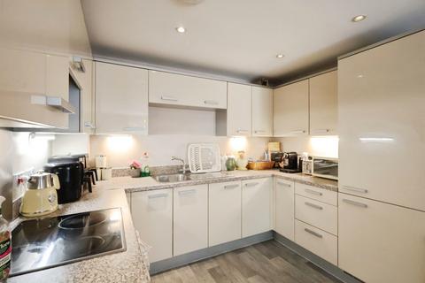 2 bedroom flat for sale, William Ransom, Hitchin