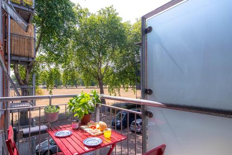 2 bedroom flat for sale, Southwold Road, Hackney