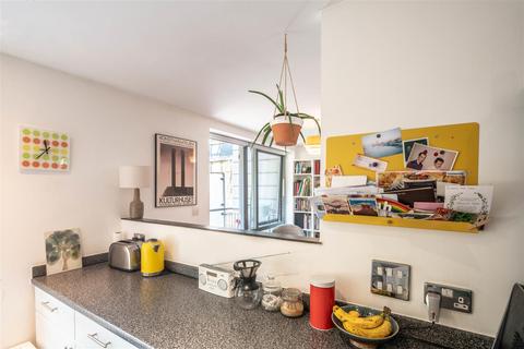 2 bedroom flat for sale, Southwold Road, Hackney