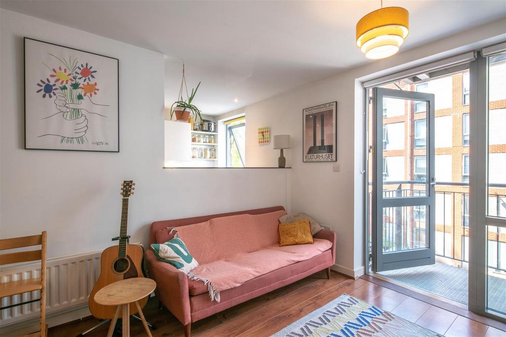 Living room 3.jpg