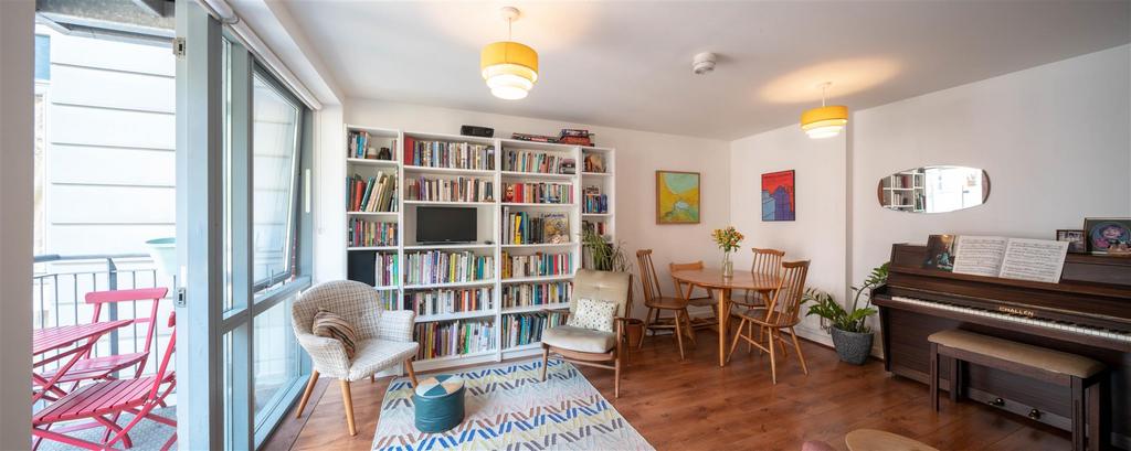 Living room 4.jpg