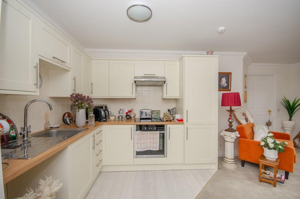 Kitchen pic 2.jpg