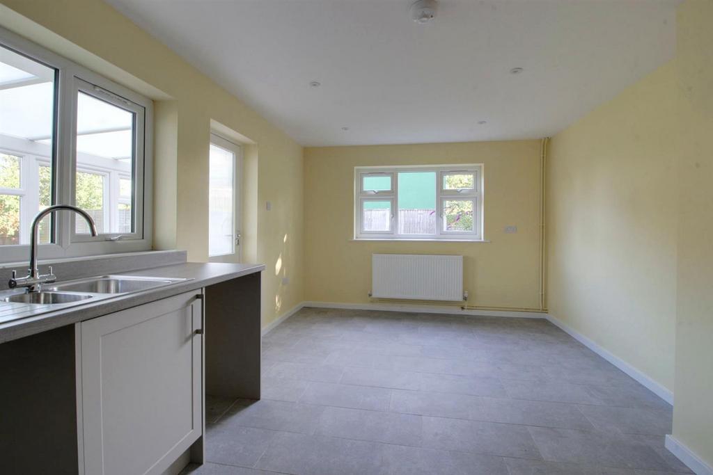 Kitchen 2.jpg