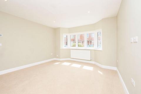 4 bedroom semi-detached house for sale, Moorland Road, York