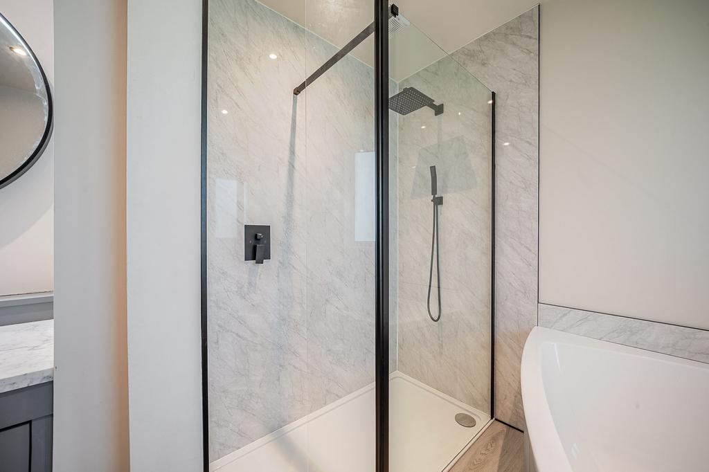 Bed 1 ensuite