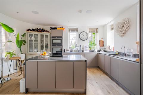 5 bedroom townhouse for sale, The Gables, Eton