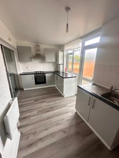 3 bedroom terraced house to rent, Coran Close, London N9