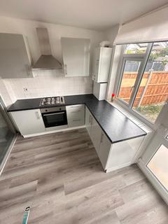 3 bedroom terraced house to rent, Coran Close, London N9