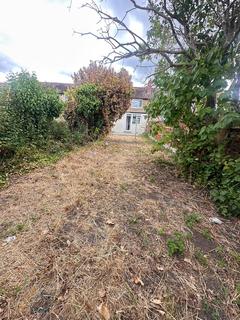 3 bedroom terraced house to rent, Coran Close, London N9