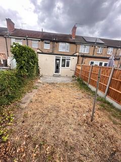 3 bedroom terraced house to rent, Coran Close, London N9