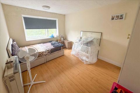 undefined, The Dell, Feltham, Middlesex, TW14