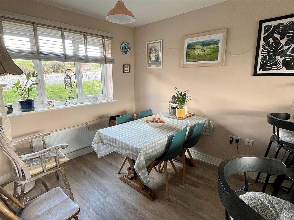 Dining Area.jpg