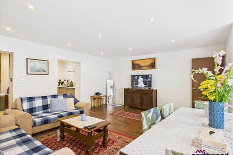 2 bedroom flat for sale, Hartington Place, Eastbourne, BN21