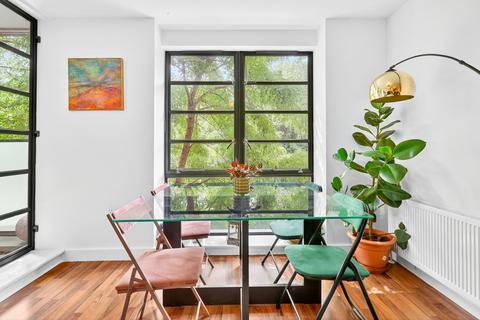 2 bedroom flat for sale, De Beauvoir Crescent, London N1
