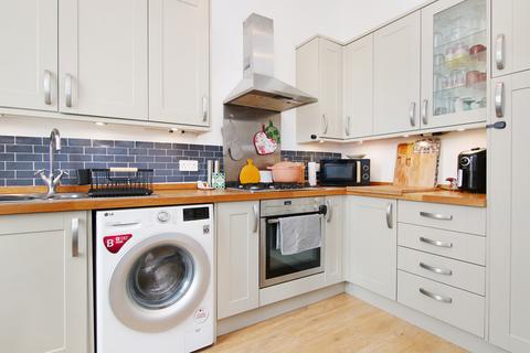 97/2 Inchview Terrace, Edinburgh, EH7 6TT