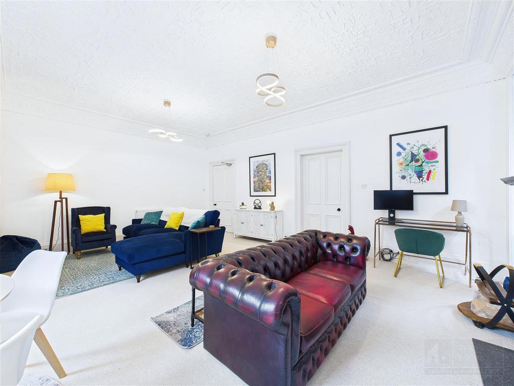 Sitting Room &amp; Dining Area