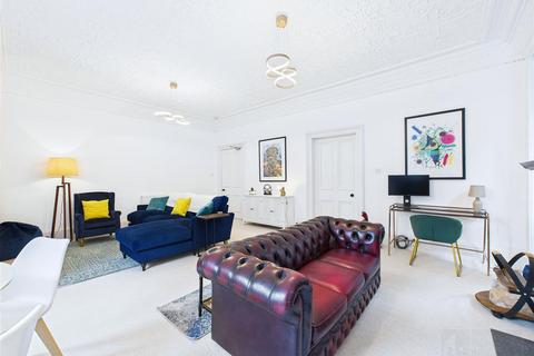 4 Gordon Hall Apartments Seafield Avenue, Grantown-on-spey, PH26 3JF