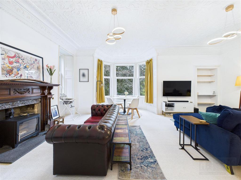 Sitting Room &amp; Dining Area