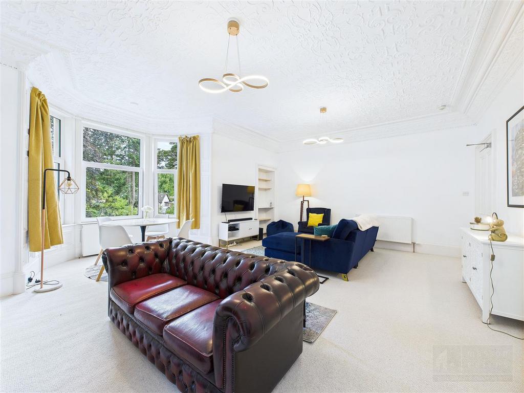 Sitting Room &amp; Dining Area