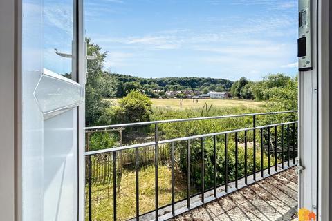 2 bedroom flat for sale, Waterside, Chesham, HP5