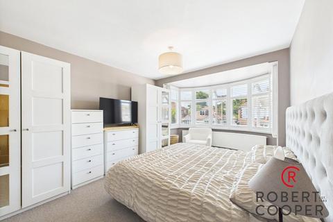 28 Eversley Crescent, Ruislip, HA4 6DD