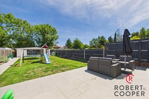 28 Eversley Crescent, Ruislip, HA4 6DD