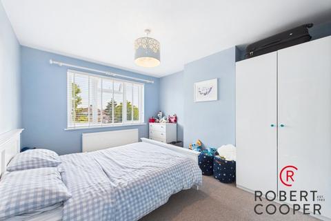 28 Eversley Crescent, Ruislip, HA4 6DD