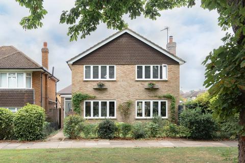 4 bedroom detached house for sale, Beech Walk, Tring, Hertfordshire HP23