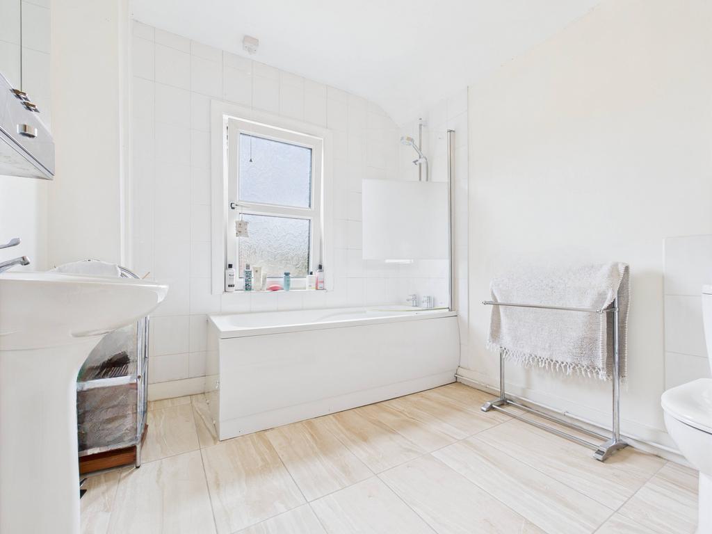 Cam01354 g0 pr0569 still011