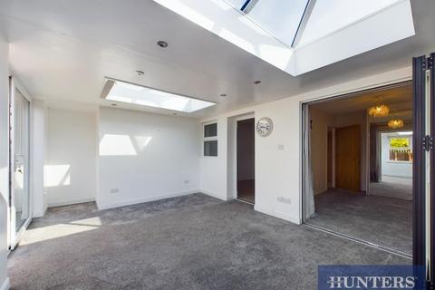 2 bedroom semi-detached bungalow to rent, Avocet Way, Bridlington