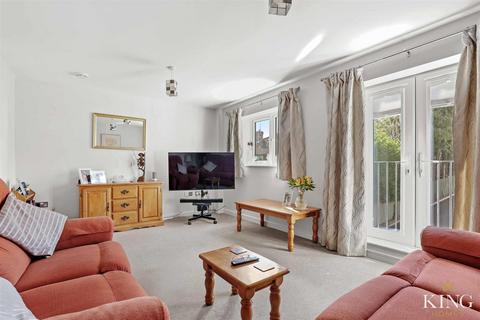 4 bedroom semi-detached house for sale, Vale Court, Studley